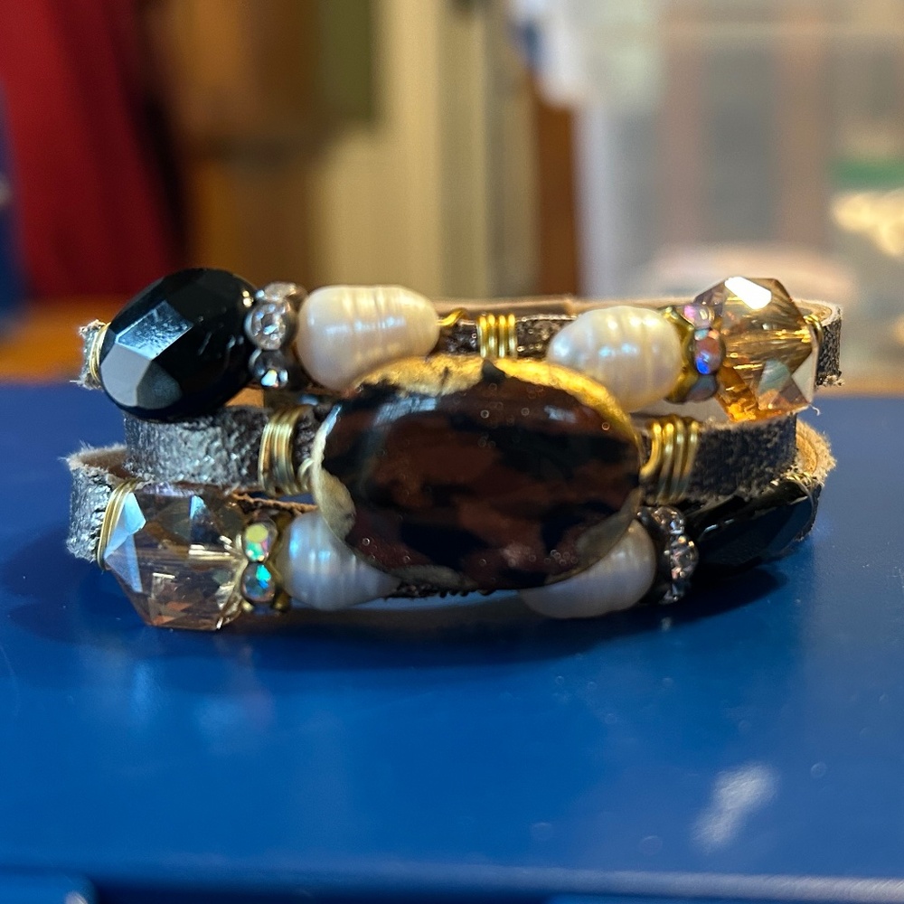 Suzy T Designs Oval Black & Brown Copper Tone Pearl Stone Leather Snap Bracelet